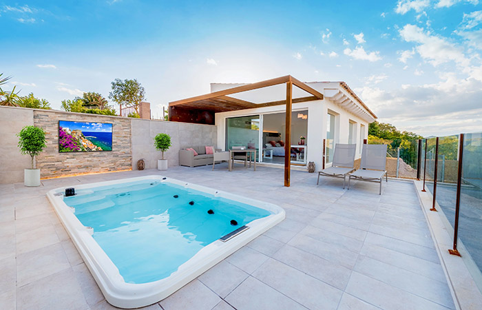 Setting Up Your Outdoor TV for Summer Sports Season
